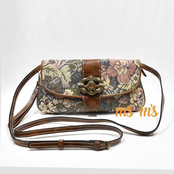 Patricia Nash Handbags - NWT Patricia Nash Crossbody Clutch